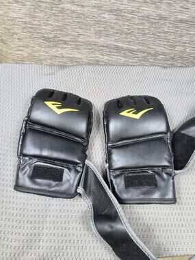 Everlast Grappling Gloves Mens Size S/M Black MMA Training Sparring Gear